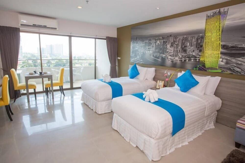 R-Con Wong Amat Suite