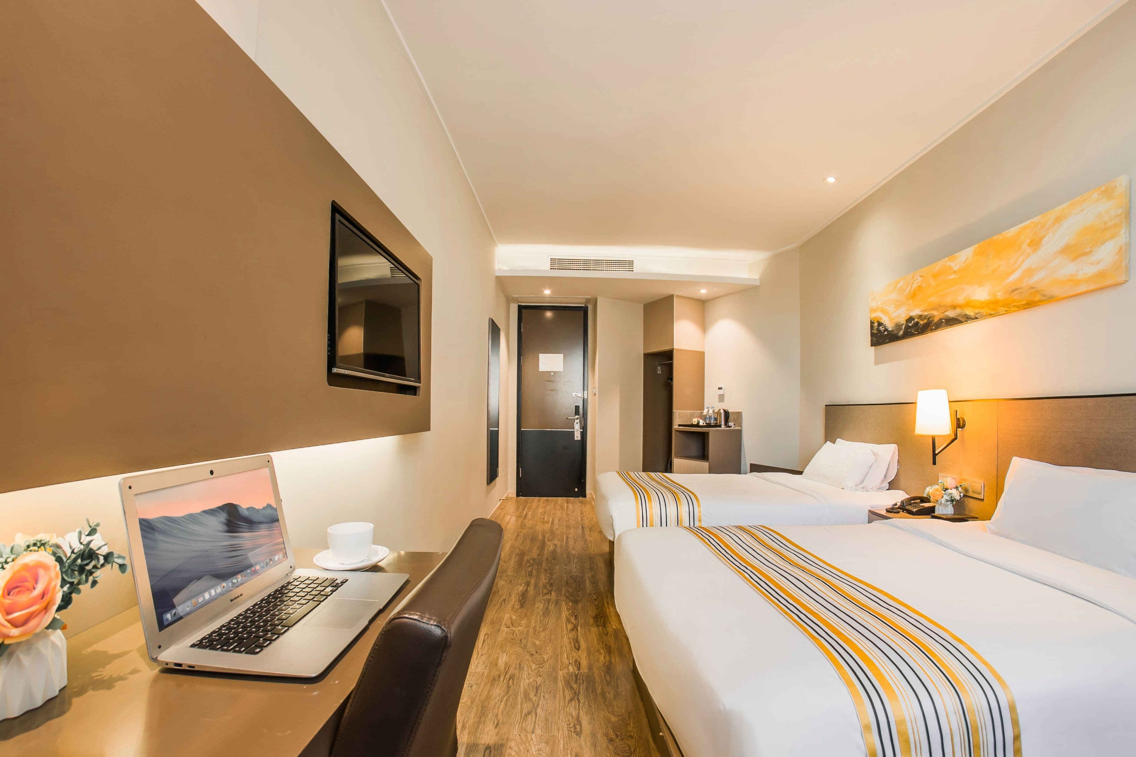 Home Inn Plus (Shanghai Lujiazui Expo Park)