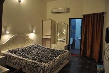 Sai Home Stay Bed and Breakfast