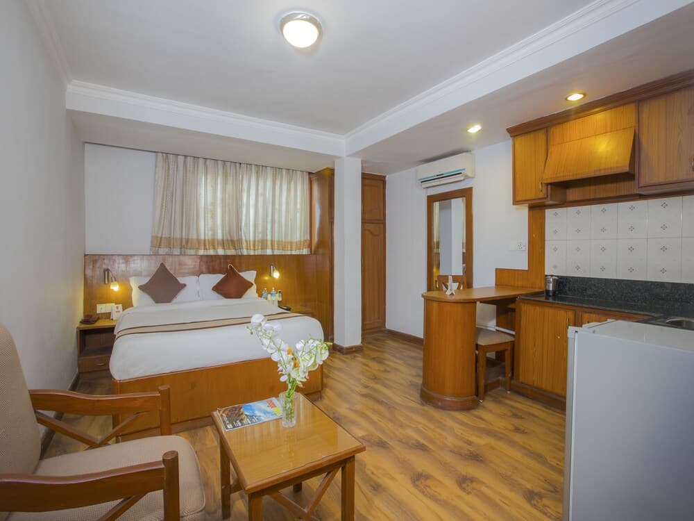 OYO 11459 Osho Holiday Inn