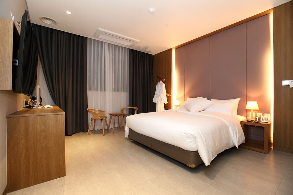 Bricks Hotel