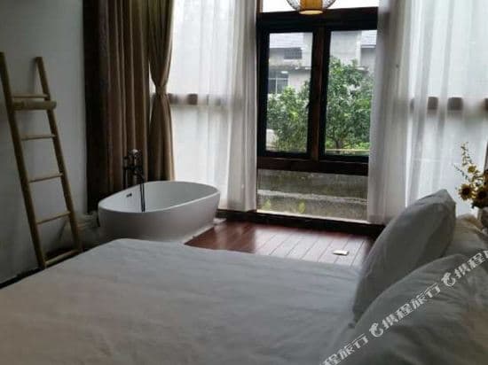 Zhangjiajie Ershidu Country House