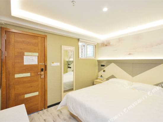 Yixin Hotel (Shanghai Dezhou Road)