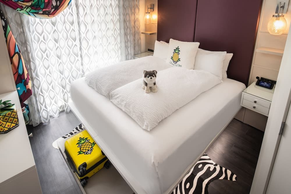 Staypineapple, An Artful Hotel, Midtown New York
