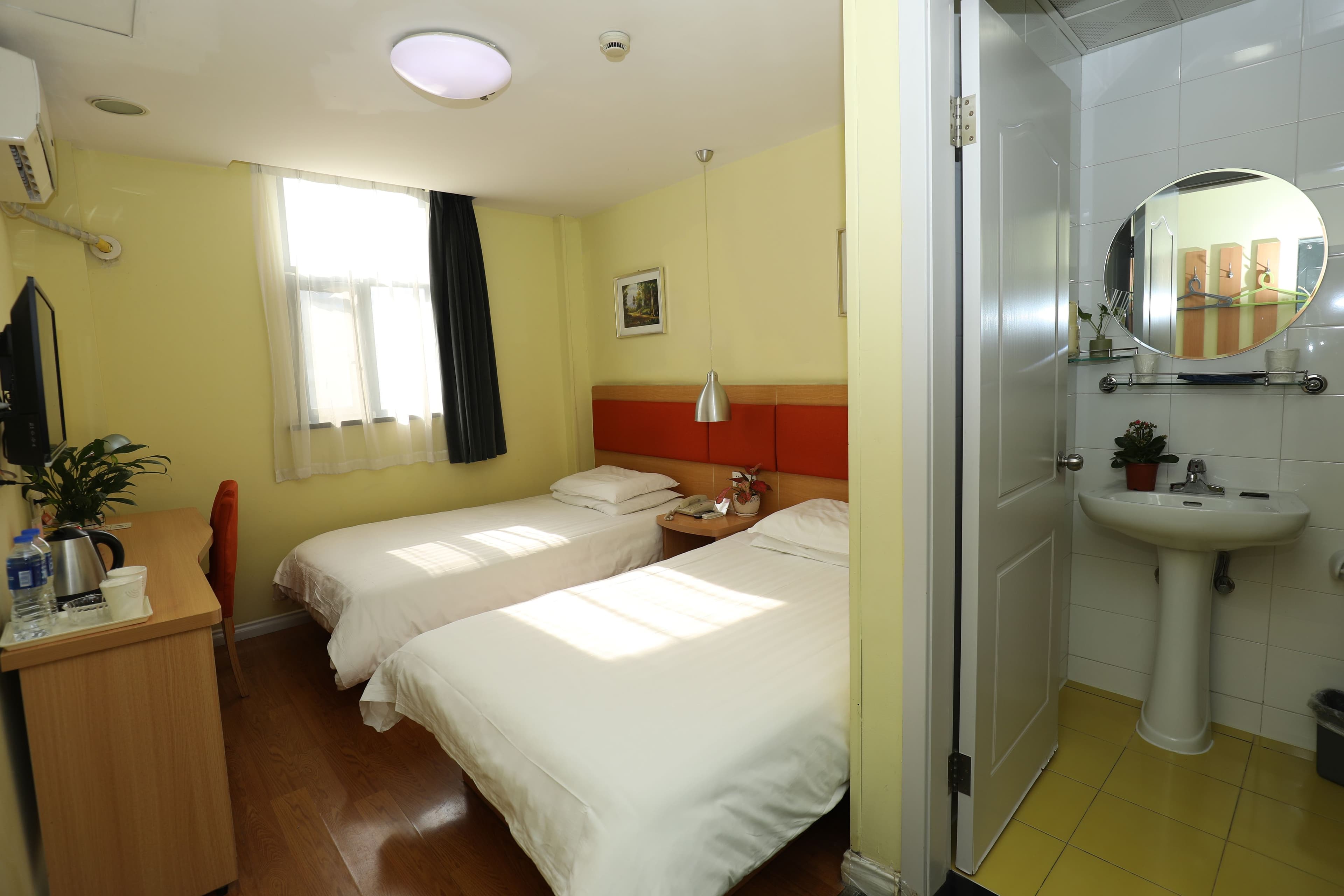 Home Inn (Shanghai Nanjing Road Pedestrian Street)
