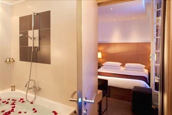 Villathena Paris