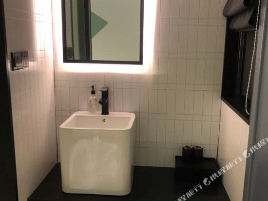 Yixuan Hotel (Shanghai Jinqiao Boxing Road Subway Station)