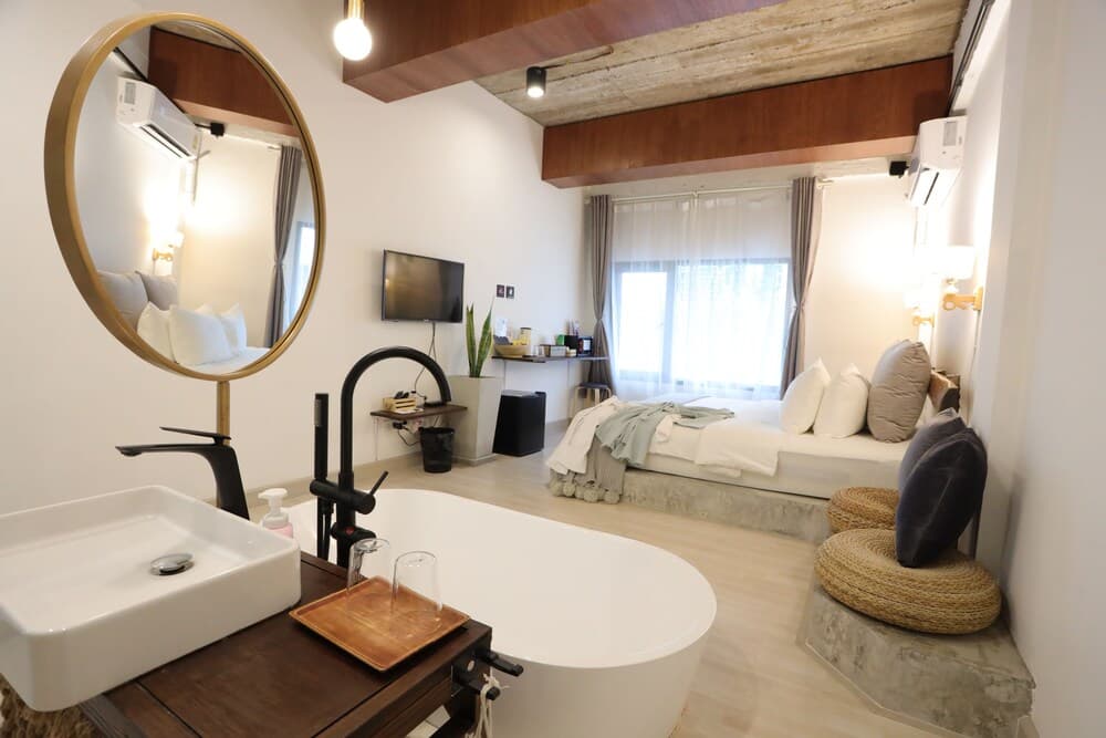 YOLO Bangkok Boutique Hotel