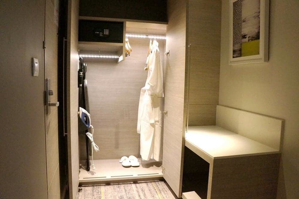 Hyatt Place Bangkok Sukhumvit 24