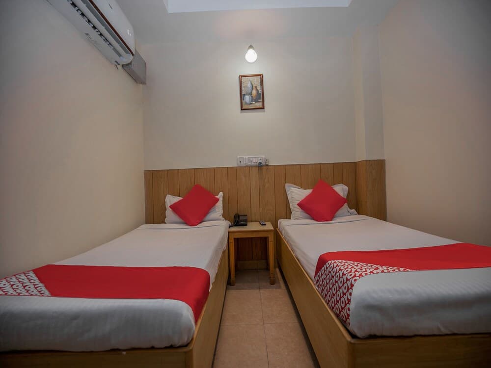 OYO Flagship 15411 pachim vihar metro station