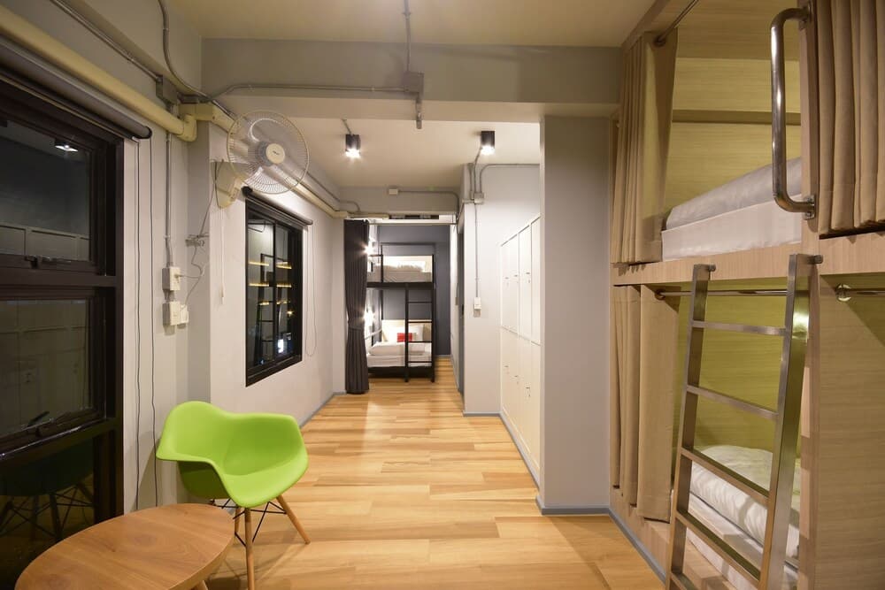 The Chatbox Silom Hostel