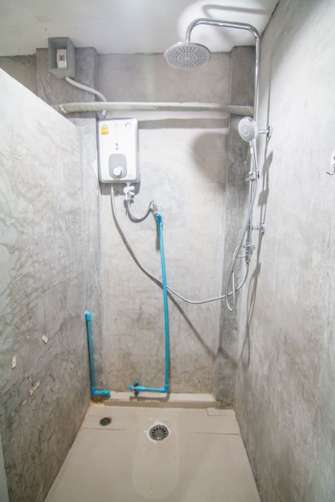 VR Hostel