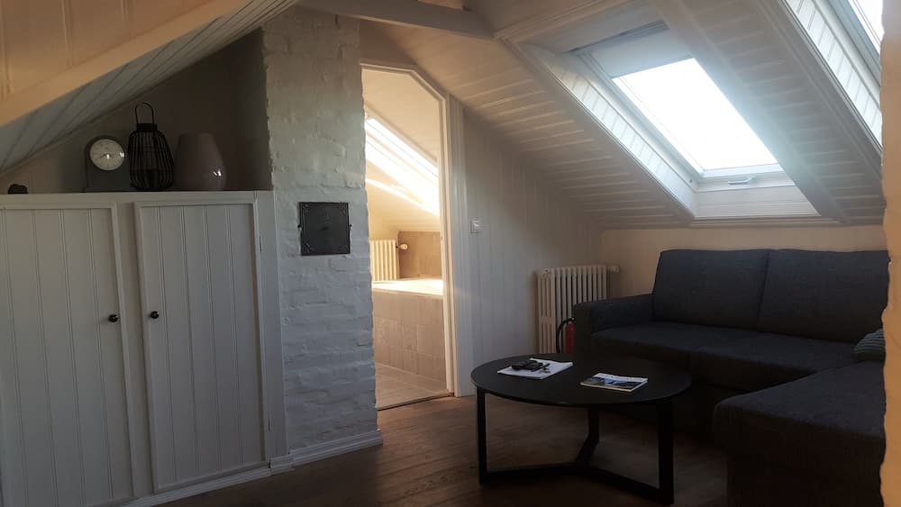 Ambassade Apartments