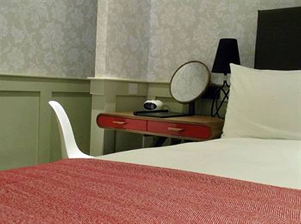 Brooks Hotel