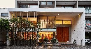 Luxx XL Langsuan Hotel Bangkok