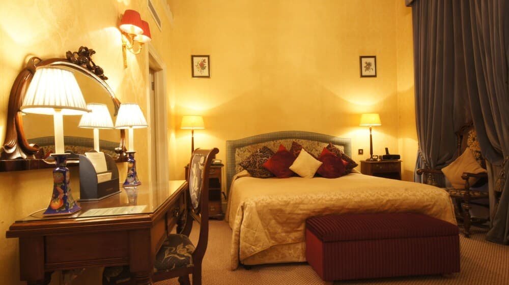 The Leonard Hotel