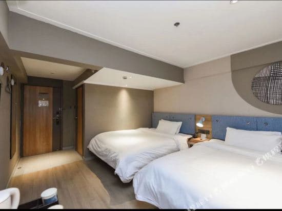 Pebble Hotel (Shanghai New International Expo Center Longyang Road Metro Station)