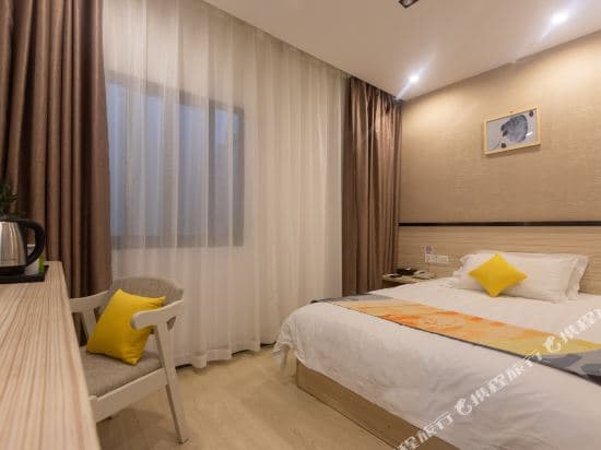 Shell Hotel (Shanghai Oriental Pearl & Century Avenue subway station)