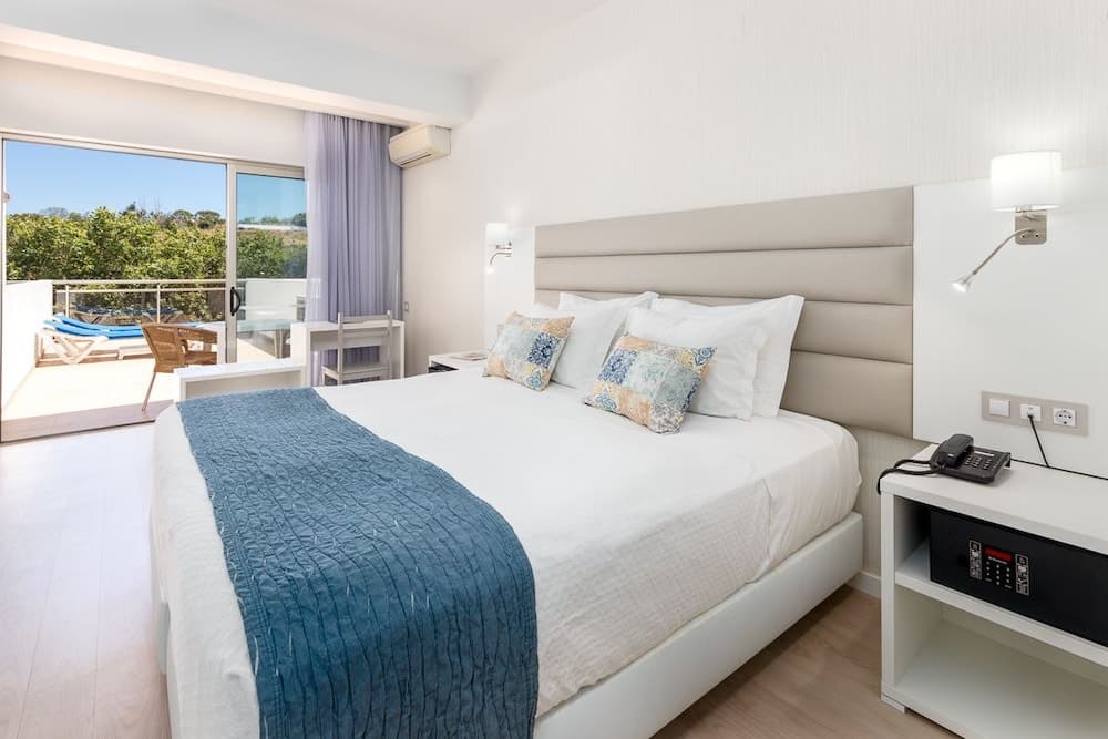 Carvi Beach Hotel