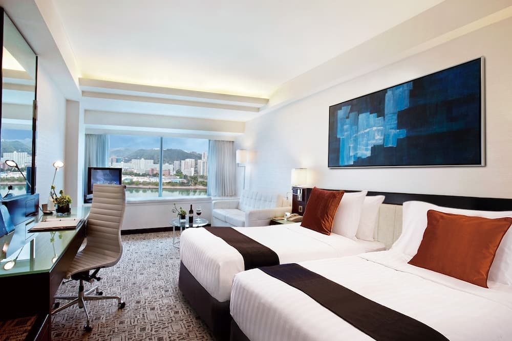 Regal Riverside Hotel