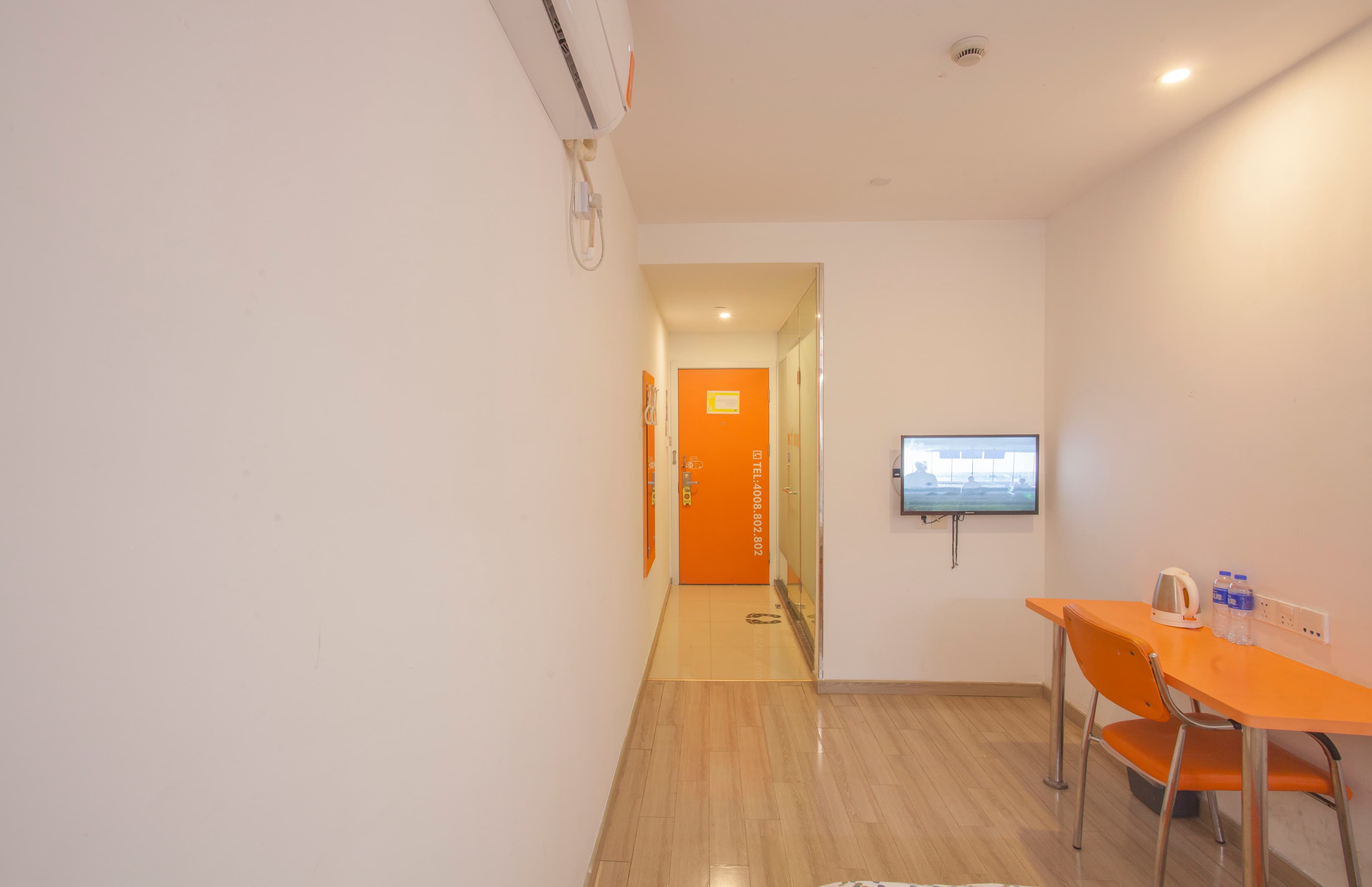 Pod Inn (Shanghai Lujiazui Tangqiao Metro Station)