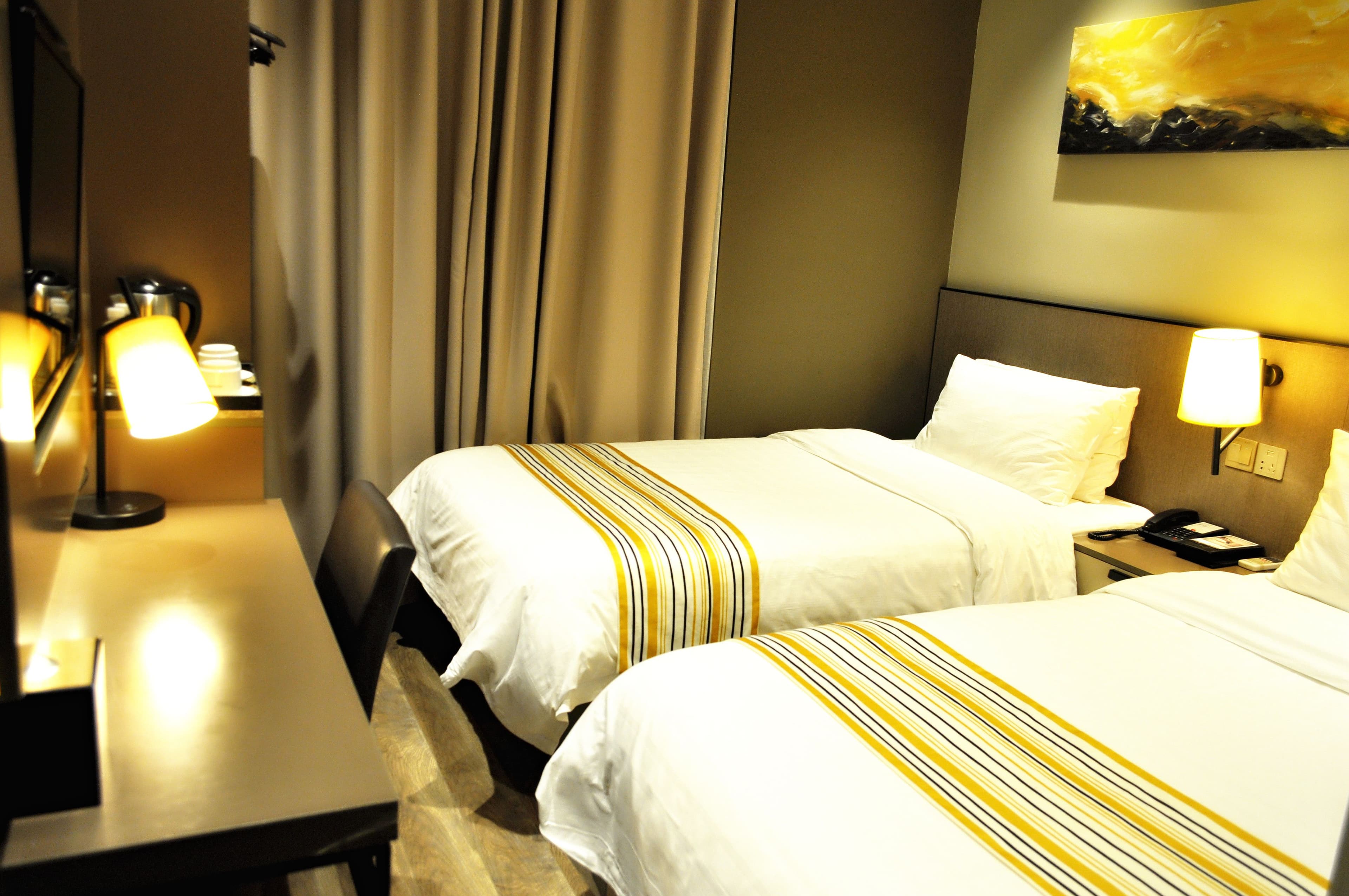 Home Inn Plus (Shanghai Huaihai Road Sinan Road)
