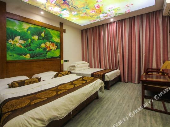 Jomo Cultural Theme Hotel (Zhangjiajie Wulingyuan Biaozhimen)