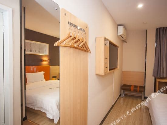 7 Days Premium Hotel (Guangzhou Cangbian Road Nongjiaoso Subway Station Store)