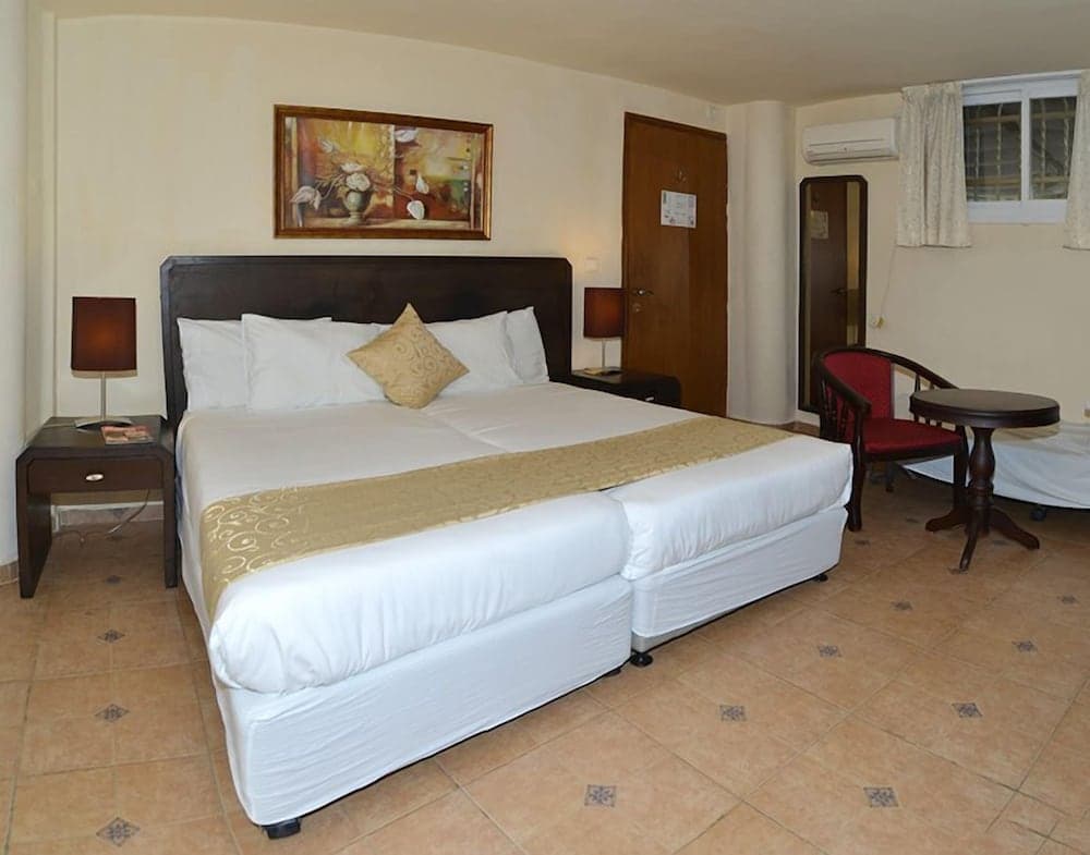 The Colony Hotel - Historical Templar's Building