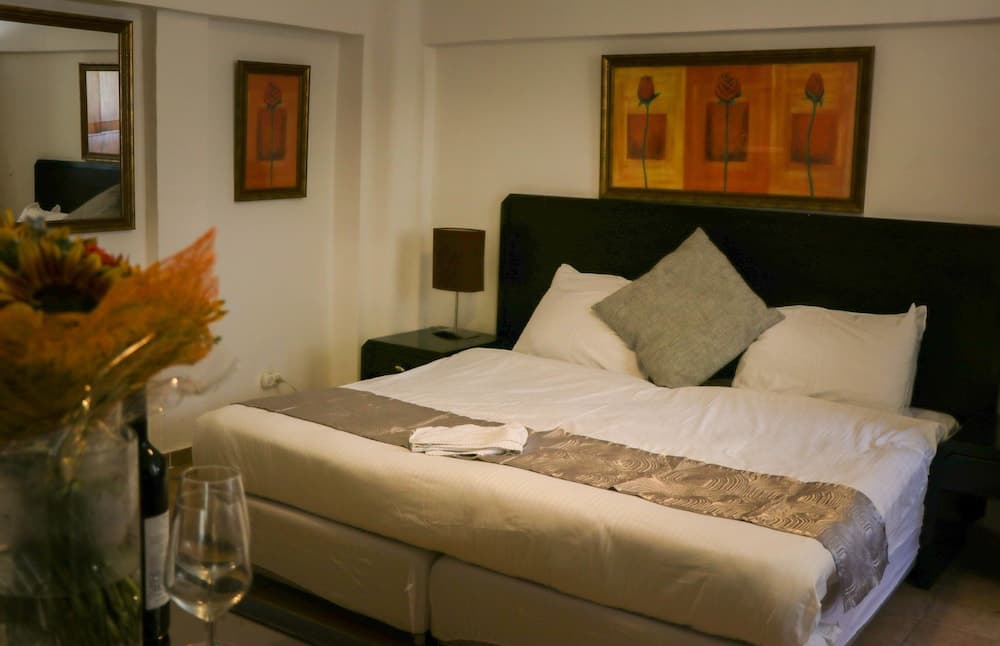 The Colony Hotel - Historical Templar's Building