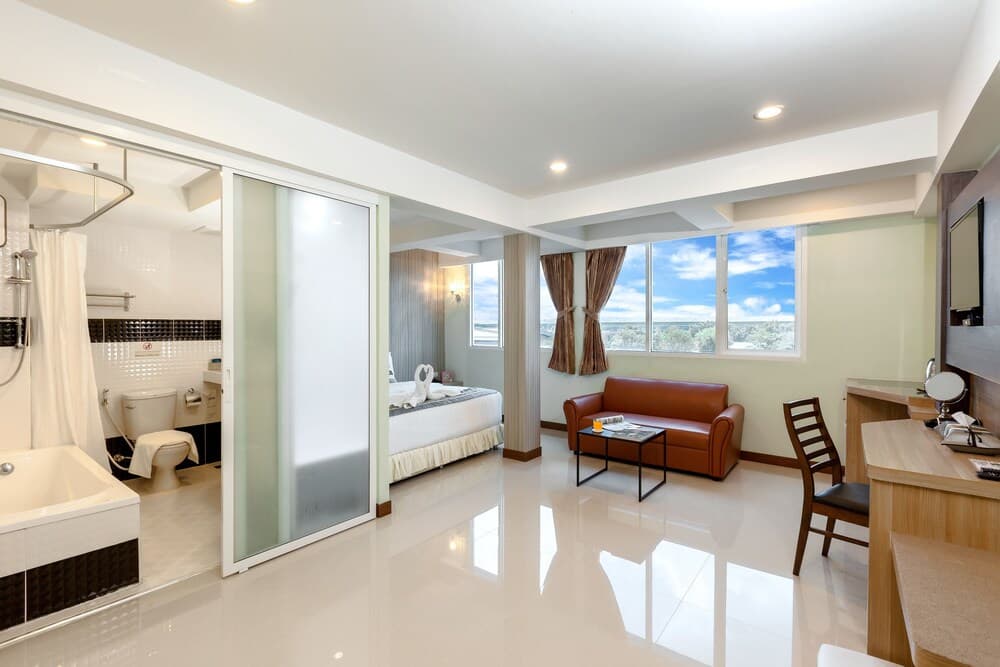 RoomQuest Suvarnabhumi Airport Romklao Soi 6