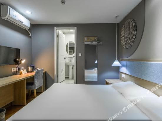 Home Inn (Guangzhou Gangding Metro Station East Shipai Road)