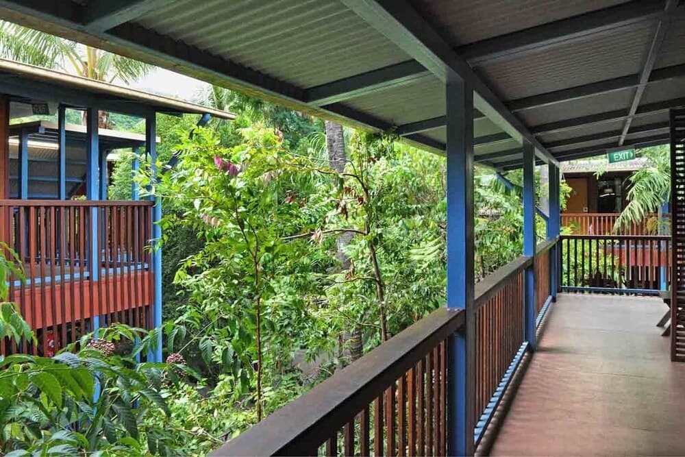 Magnums Airlie Beach – Adults only