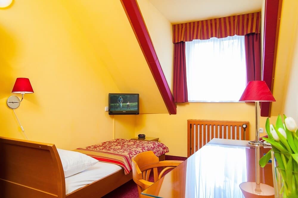 Cloister Inn Hotel