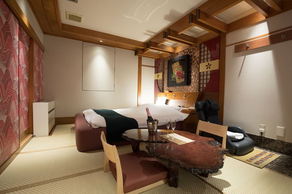 Hotel Perrier (Adult Only)