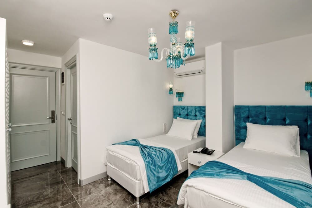 Yazar Lara Hotel