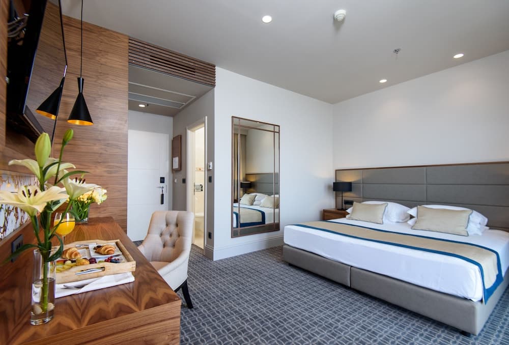 Royal Ariston Hotel