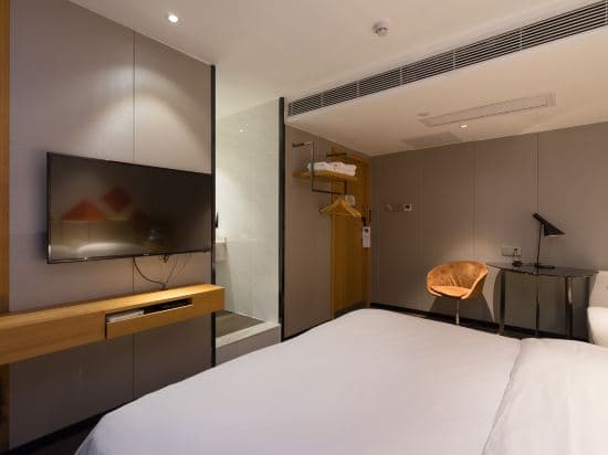 Borrman Hotel (Guangzhou Ouzhuang Metro Station)