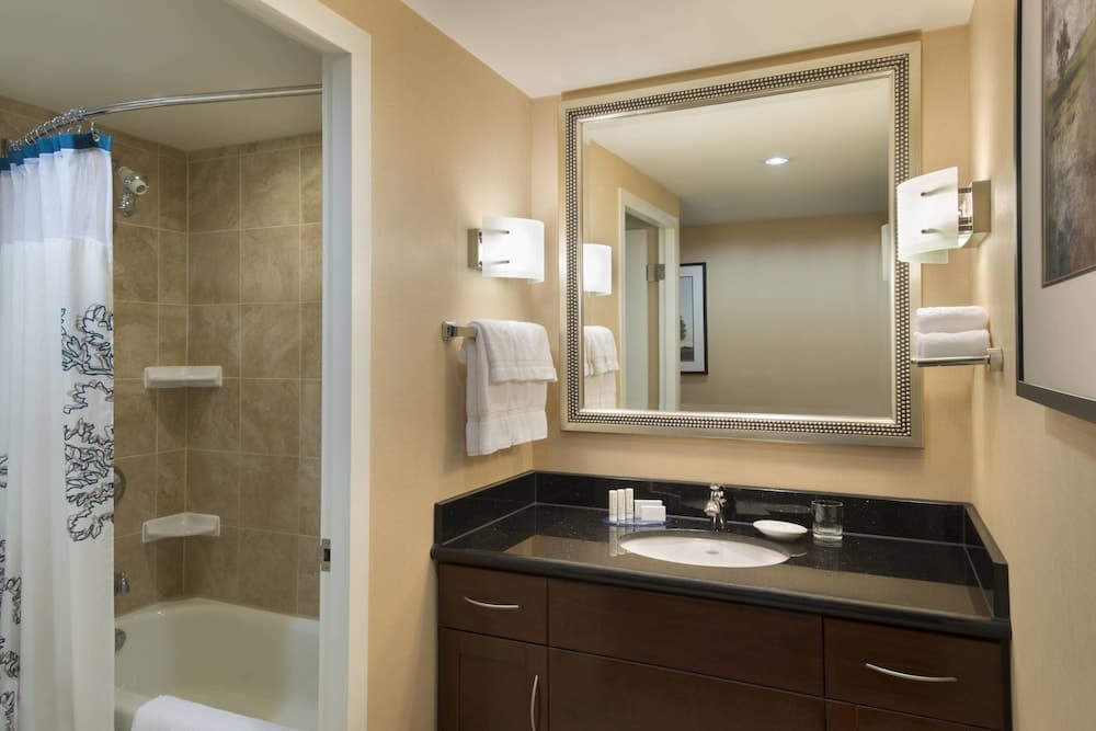 Residence Inn by Marriott Toronto Downtown / Entertainment District
