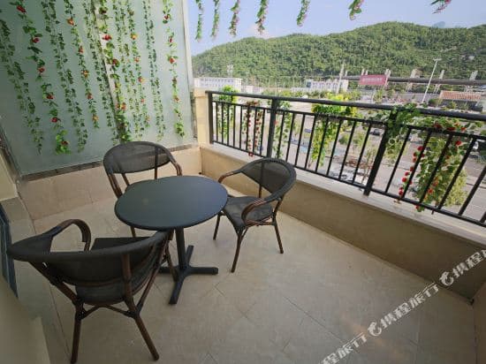 Home Inn (Zhangjiajie Railway Station Tianmenshan Forest Park)