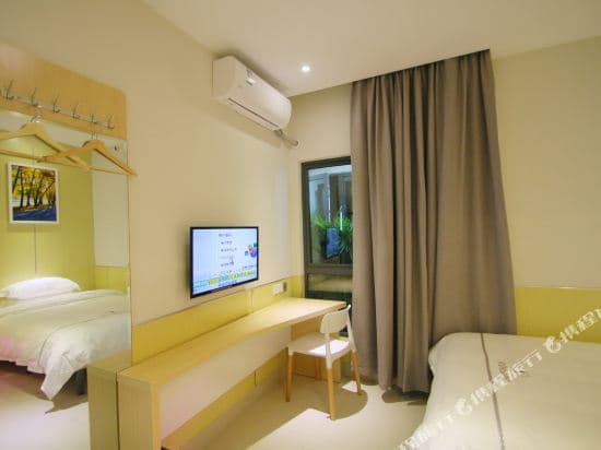 100 Inn Liangpin Hotel (Shanghai Pusan Road Subway Station)