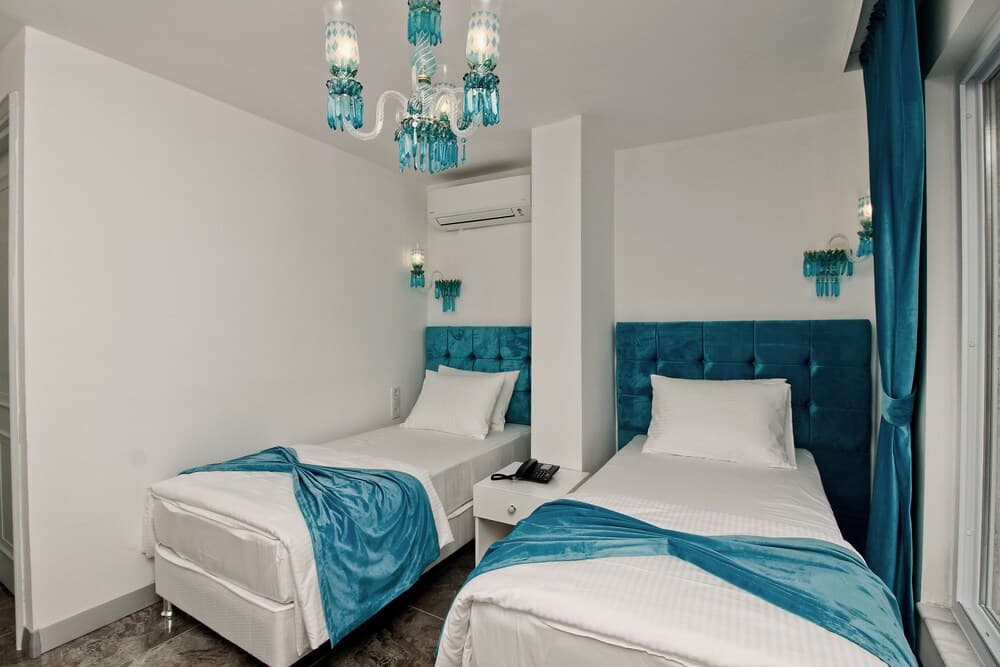 Yazar Lara Hotel