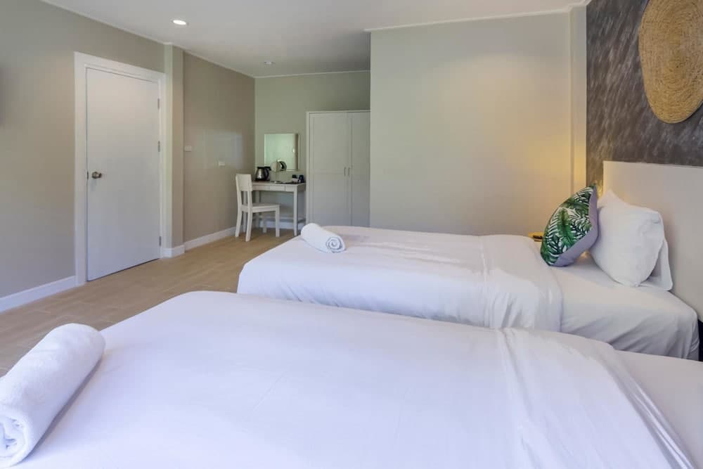 Let's Hyde Pattaya Resort & Villas - Pool Cabanas