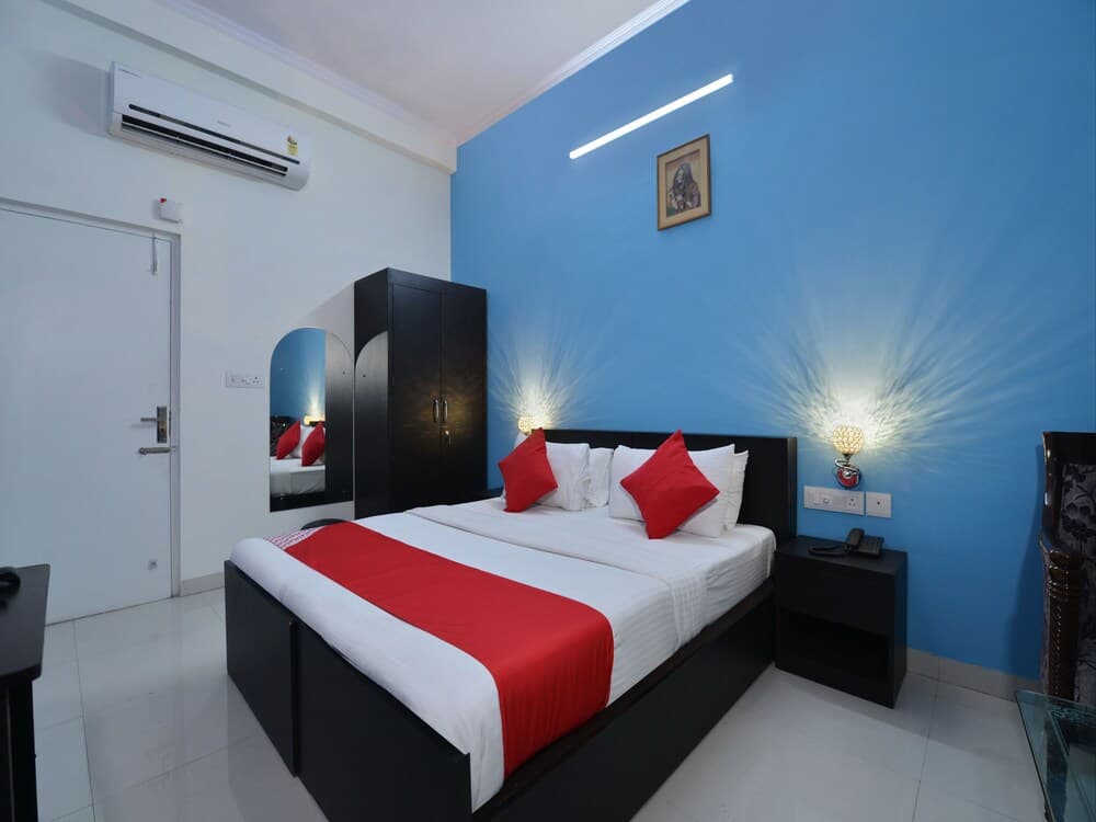 OYO Flagship 13083 Hotel Blue Vista