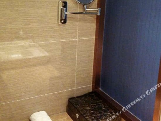 Su Shi Light Luxury Hotel (Shanghai Bund Nanjing Road Pedestrian Street)