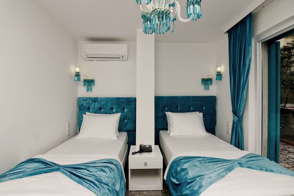 Yazar Lara Hotel