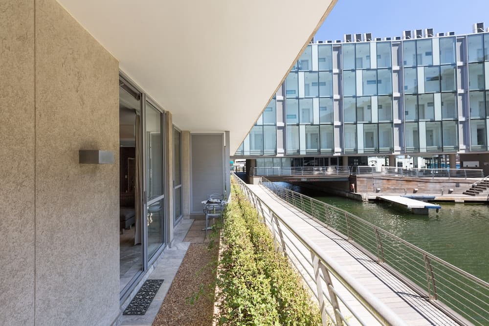 Harbour Bridge Suites 001