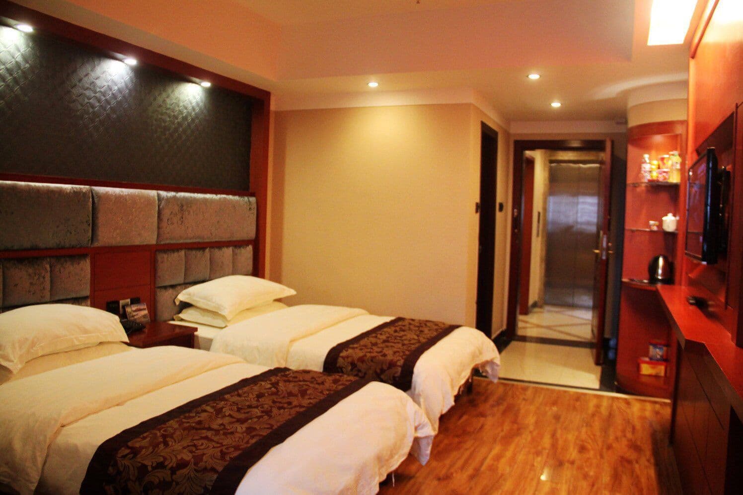 Tianmen Business Hotel