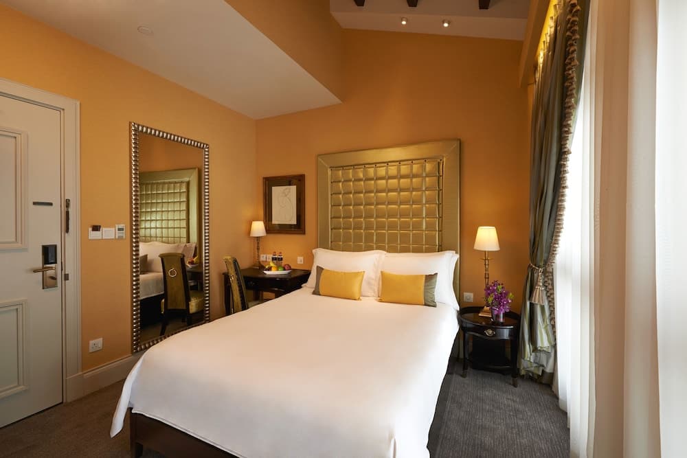 The Scarlet Singapore