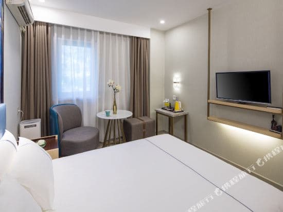 Hanting Hotel (Shanghai Longyang Road Subway Station)